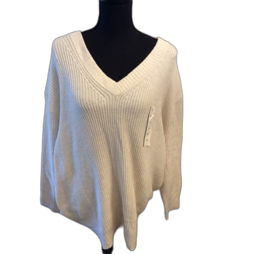 New NWT Plus Size 2X 20/22 Off White V neck Sweater